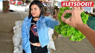 LETSDOEIT - Дребната наедряла колумбийска красавица е избрана, за да се прецака