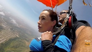 Новини @ Секс - стрибки з парашутом Lisa Ann! Частина 2