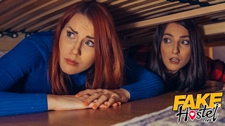 ベッドの下で立ち往生している偽のホステル2 Halloween ポルノスペシャル