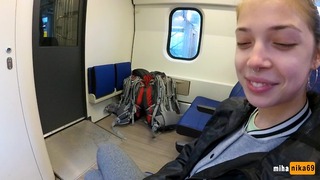 Thổi kèn công cộng thực sự trong tàu hỏa | POV Oral Creampie bởi MihaNika69