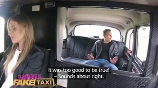 Female Fake Taxi Jonge stud snelheid neukt nat geschoren Tsjechisch poesje