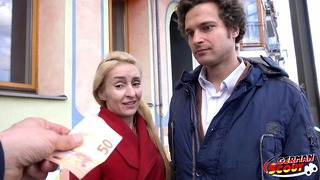 독일 사람 MILF 섹스를 위해 돈을 제안받는다
