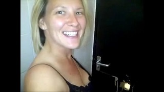 英国の痴女がグローリーホールで見知らぬ人とセックスする自分を撮影