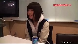 Roztomilé dospívající japonská školačka