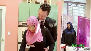 FamilyStroke.net - Arabische Tochter hat Bro's Schwanz bekommen