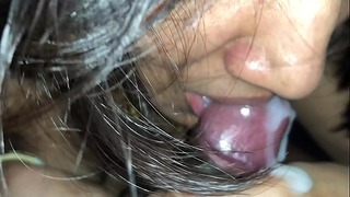 Cea mai sexy femeie indiană Closeup Cock suge cu spermă în gură