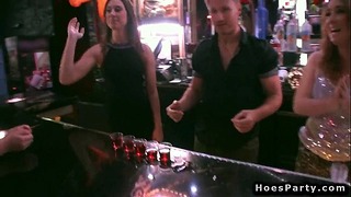 Bartenders jävla tonåringar efter fest