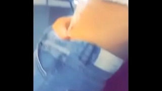 Kylie Jenner esfregando a buceta da irmã Kendall Jenner
