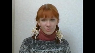 ロシアのセクシーな赤毛の女の子のアナルキャスティング