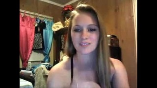 18 år gammel pige, der glæder sig over kameraet - Pussyfield.com