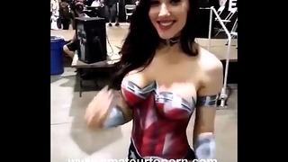 Telanjang Wonder Woman Body Painting,Gadis amatur
