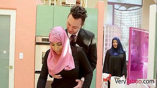 Arabska córka w hidżabie pieprzy papa- Ella Knox