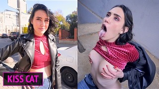 Jizz en mí disfruta de una estrella porno - Public Agent Estudiante de recogida en la calle y gato besando follada