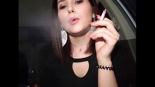 hút thuốc và Q a brunette