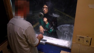 Arabere udsat – håbløs saudisk kvinde knepper for penge på Shady Motel