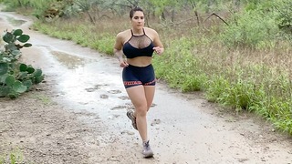 Hardcore Hluboký anální koitus po 5 mil Trail Runningu v deštivém dni