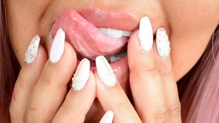 Asmr: Finger Sucking Plus Licked (Παιχνίδι με υγρό στόμα)