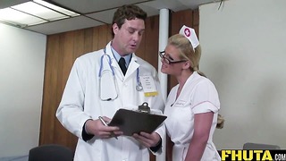 Fhuta – Doctor dando Phoenix Marie un examen anal completo