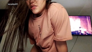 Modelo Colombiana Arrecha masturbiert auf ihrem Körper