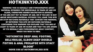新的！！！ Hotkinkyjo 与史黛西·布鲁姆 (Stacy Bloom) 深度肛交、腹部隆起、肘部深双拳操和肛门脱垂