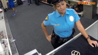 巨乳警察在密室被操