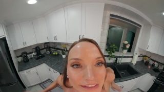 他妈的passvr – Pristine Edge 在这个 VR 色情体验中，在厨房里贪婪地吞噬你的硬鸡巴