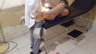 色情模特 Se Enamora Del Doctor Y Le Pide Sexo Romántico En El Hospital