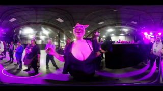 VR Video Of Amateur Booby Jiggles At Exxxotica Nj 2019