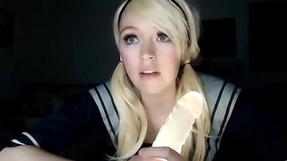 可爱的 Fille Pâle Aime Se Pratiquer à Gober Des Penis